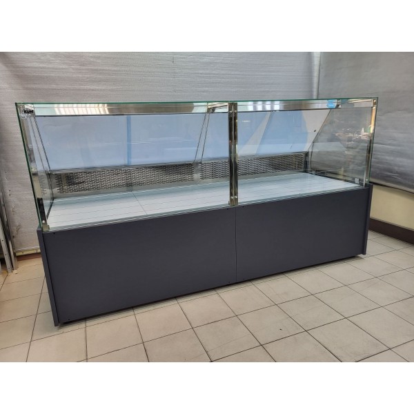 Холодильна вітрина універсальна куб KUM GASTRONOMY DROPLET 2.5 Статичний