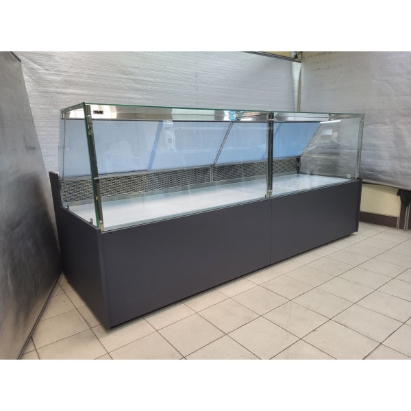 Холодильна вітрина універсальна куб KUM GASTRONOMY DROPLET 3.75 Статичний