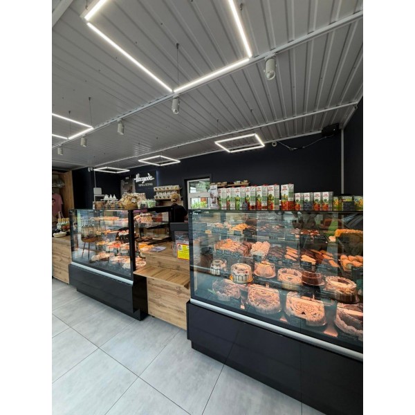 Холодильная витрина кондитерская с прямым стеклом JUKA VDL108A