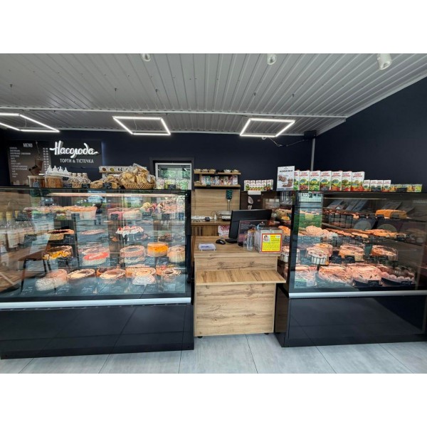 Холодильная витрина кондитерская с прямым стеклом JUKA VDL108A