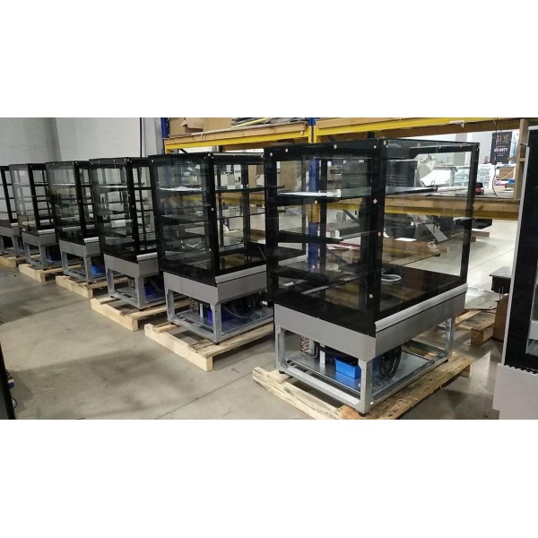 Холодильная витрина кондитерская с прямым стеклом JUKA VDL108A