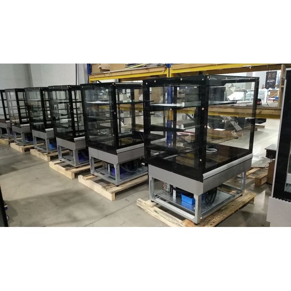 Холодильная витрина кондитерская с прямым стеклом JUKA VDL108A