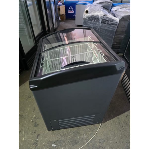 Морозильный ларь (камера, сундук) с гнутым стеклом Juka M200S бу