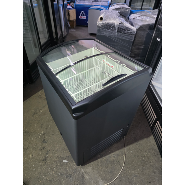 Морозильный ларь (камера, сундук) с гнутым стеклом Juka M200S бу