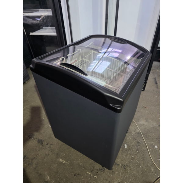 Морозильный ларь (камера, сундук) с гнутым стеклом Juka M200S бу