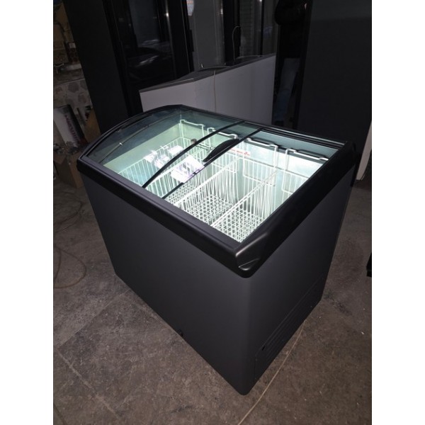 Морозильный ларь (камера, сундук) с гнутым стеклом Juka M300S бу Морозильный ларь (камера, сундук) с гнутым стеклом Juka M300S бу