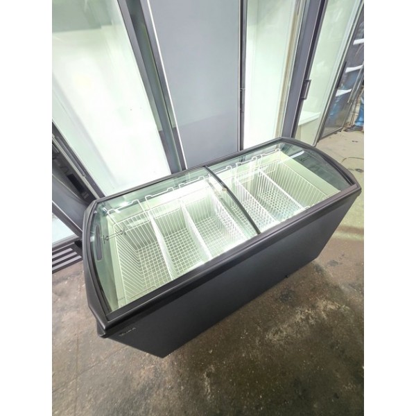 Морозильный ларь (камера, сундук) с гнутым стеклом Juka M500S бу Морозильный ларь (камера, сундук) с гнутым стеклом Juka M500S бу