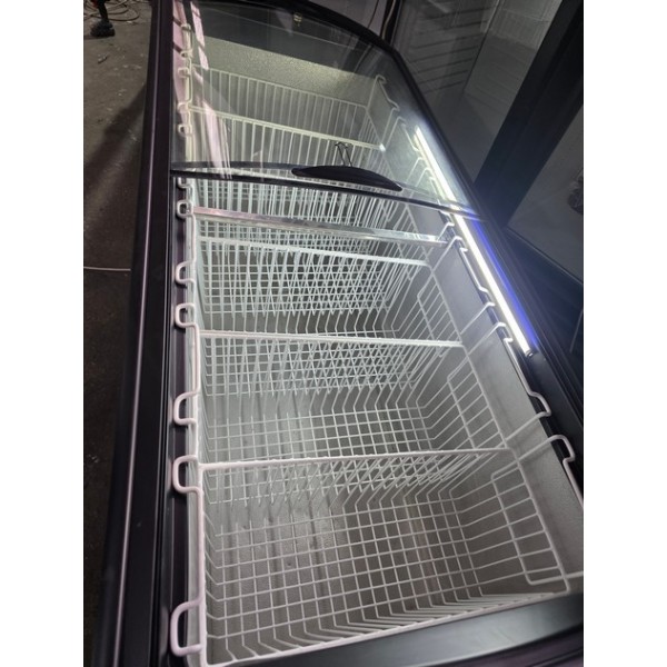 Морозильный ларь (камера, сундук) с гнутым стеклом Juka M500S бу Морозильный ларь (камера, сундук) с гнутым стеклом Juka M500S бу