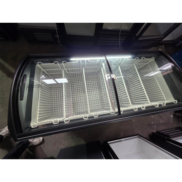 Морозильный ларь (камера, сундук) с гнутым стеклом Juka M500S бу Морозильный ларь (камера, сундук) с гнутым стеклом Juka M500S бу