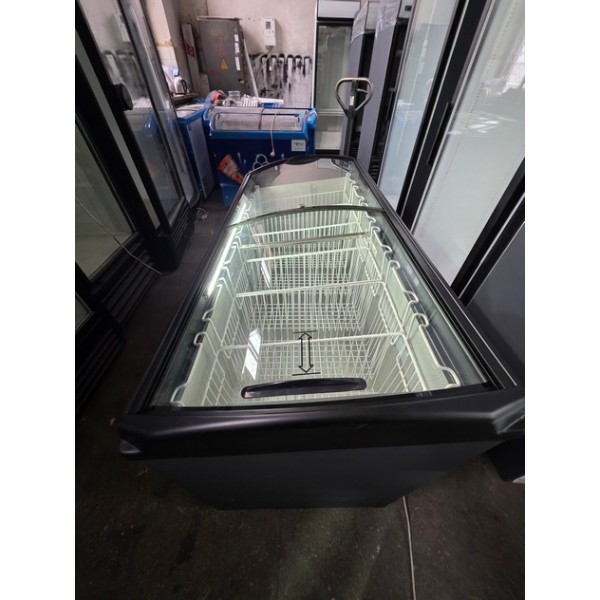 Морозильный ларь (камера, сундук) с гнутым стеклом Juka M500S бу Морозильный ларь (камера, сундук) с гнутым стеклом Juka M500S бу