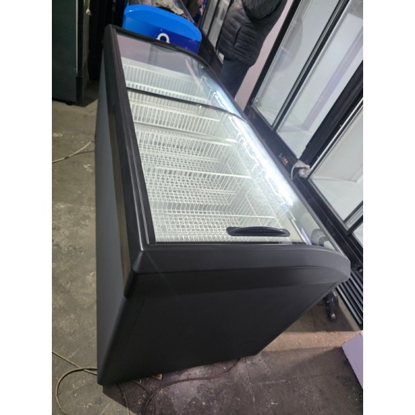 Морозильний лар бонета з гнутим склом б/в JUKA M800S