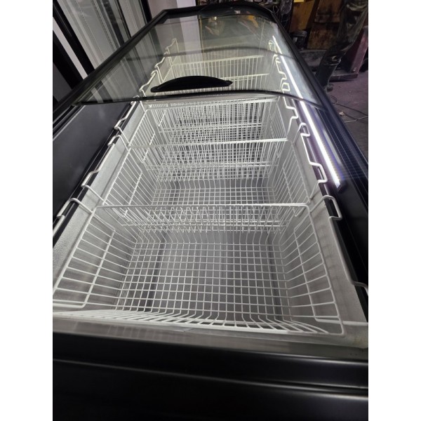 Морозильний лар бонета з гнутим склом б/в JUKA M800S