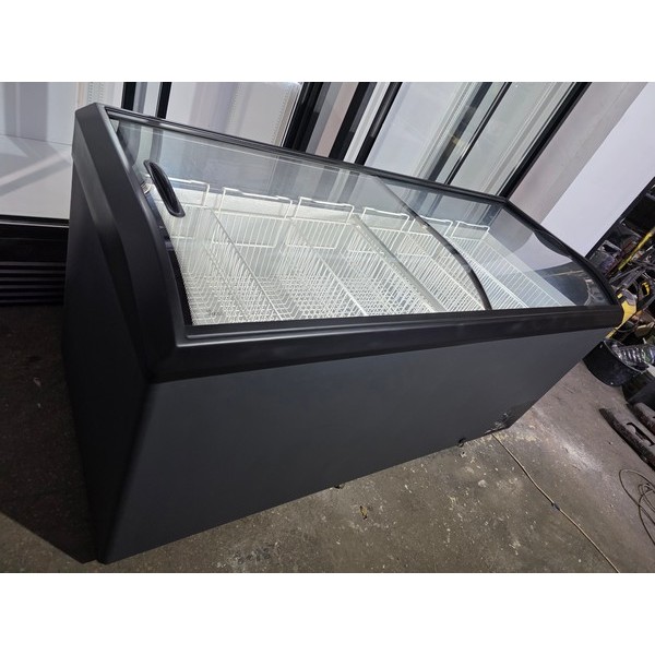 Морозильний лар бонета з гнутим склом б/в JUKA M800S